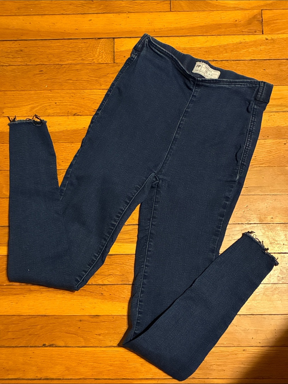 Free People Denim size 25 Stretch High-Waist Jegging Dark Blue raw hem